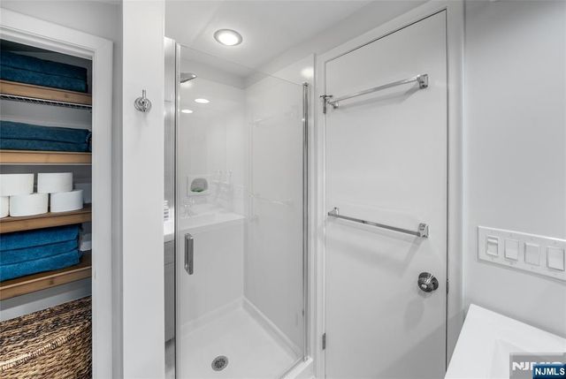 34 Cameron Avenue, Pequannock Township, NJ 07444