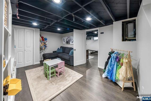 34 Cameron Avenue, Pequannock Township, NJ 07444