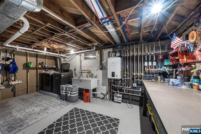 34 Cameron Avenue, Pequannock Township, NJ 07444