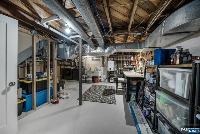 34 Cameron Avenue, Pequannock Township, NJ 07444