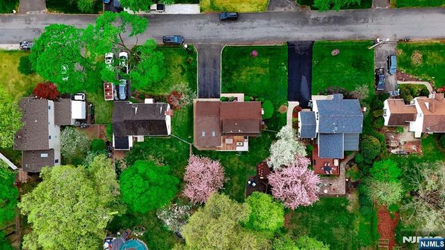 34 Cameron Avenue, Pequannock Township, NJ 07444