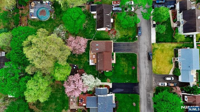 34 Cameron Avenue, Pequannock Township, NJ 07444