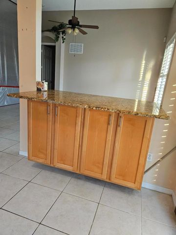 397 SW Lakeforest Way N, Port St Lucie, FL 34986