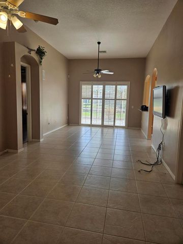 397 SW Lakeforest Way N, Port St Lucie, FL 34986