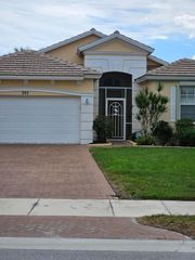 397 SW Lakeforest Way N, Port St Lucie, FL 34986