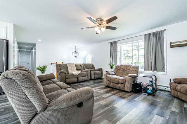 111 Warwick Road, Winchester, NH 03470