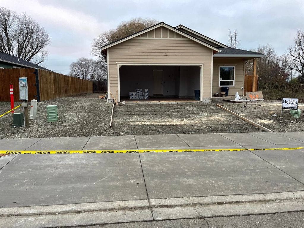 449 Spring Valley Drive, Medford, OR 97501