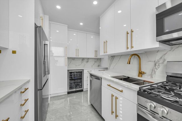100-25 Queens Boulevard 6E, Forest Hills, NY 11375