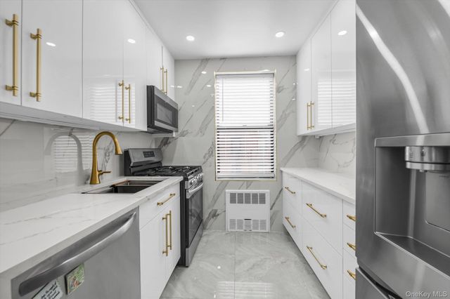 100-25 Queens Boulevard 6E, Forest Hills, NY 11375