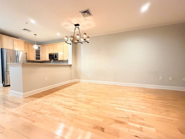 59 Walpole 215, Canton, MA 02021