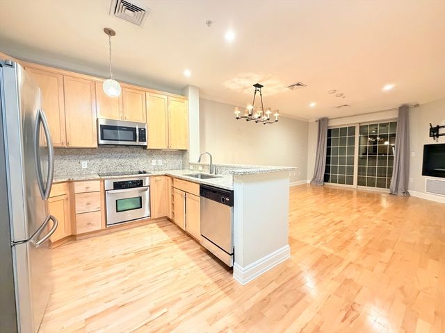 59 Walpole 215, Canton, MA 02021