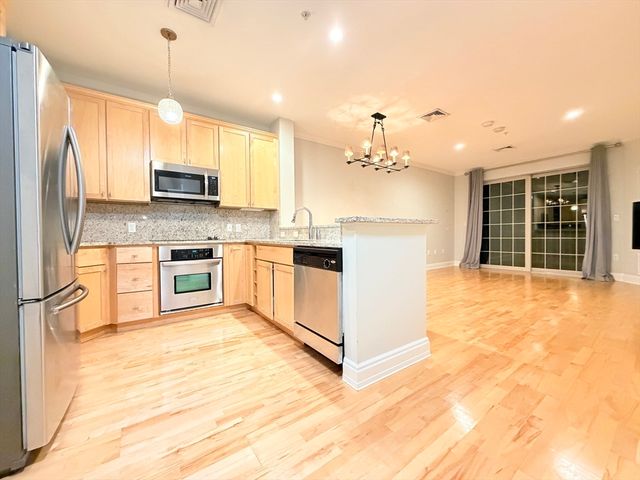 59 Walpole 215, Canton, MA 02021