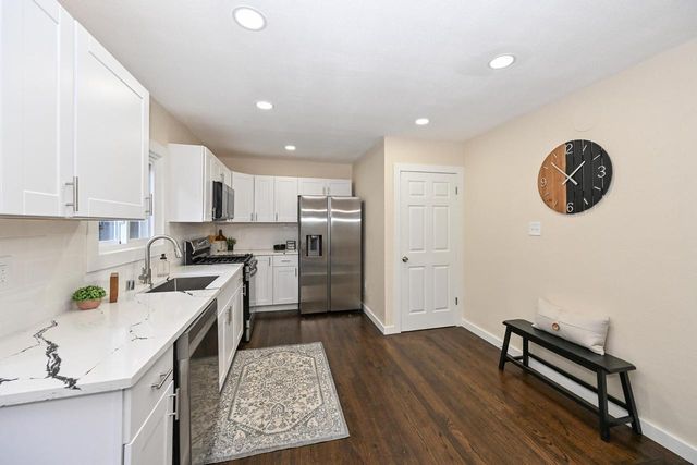 7939 Hillcrest DRIVE, Wauwatosa, WI 53213