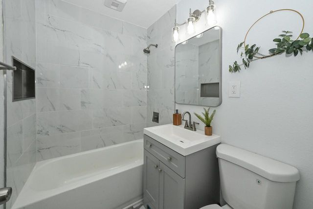 7939 Hillcrest DRIVE, Wauwatosa, WI 53213