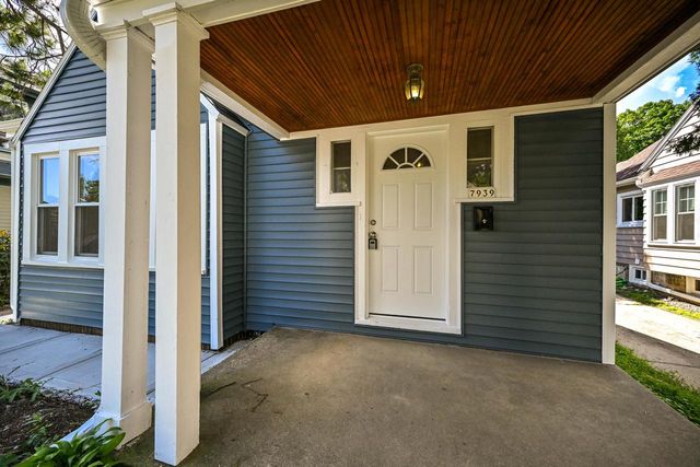 7939 Hillcrest DRIVE, Wauwatosa, WI 53213