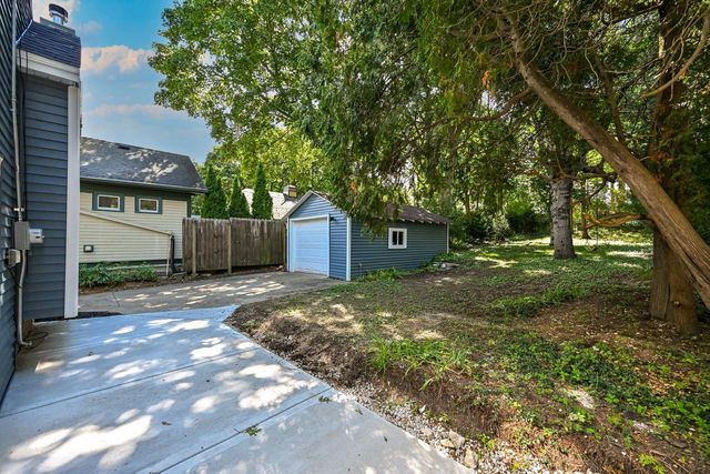 7939 Hillcrest DRIVE, Wauwatosa, WI 53213