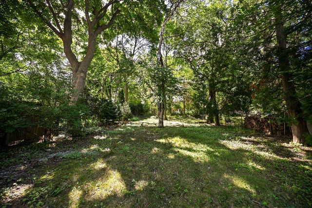 7939 Hillcrest DRIVE, Wauwatosa, WI 53213