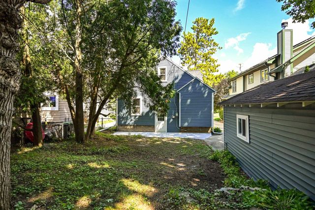 7939 Hillcrest DRIVE, Wauwatosa, WI 53213