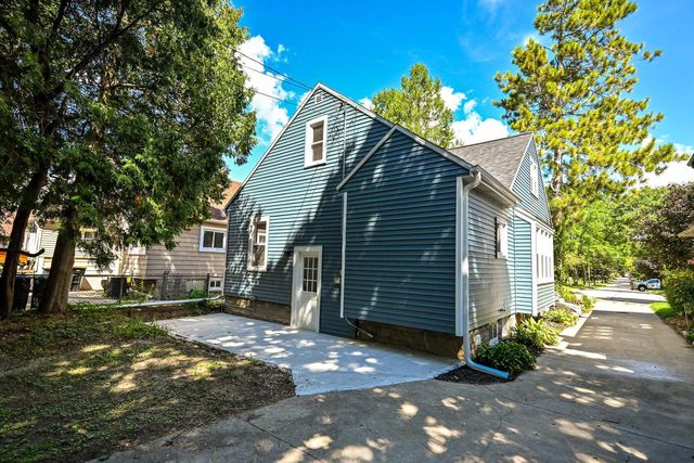 7939 Hillcrest DRIVE, Wauwatosa, WI 53213