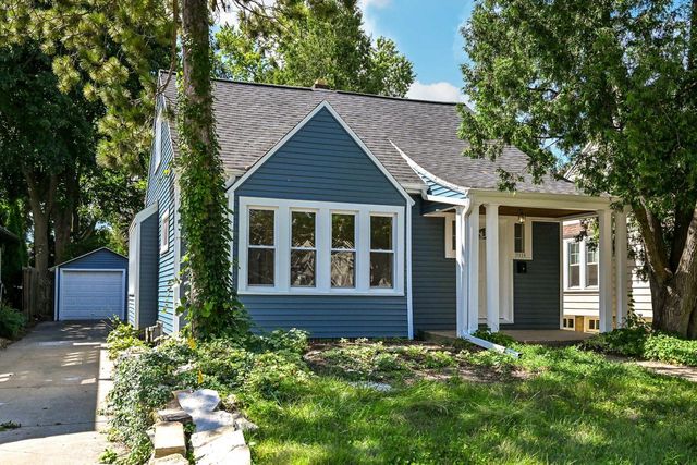 7939 Hillcrest DRIVE, Wauwatosa, WI 53213