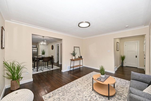 7939 Hillcrest DRIVE, Wauwatosa, WI 53213