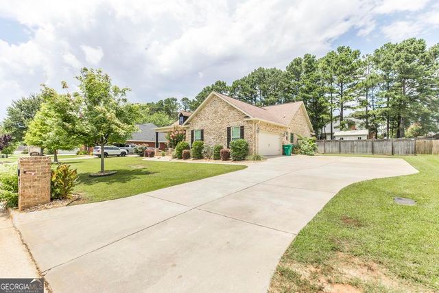261 Hathersage Drive, Kathleen, GA 31047