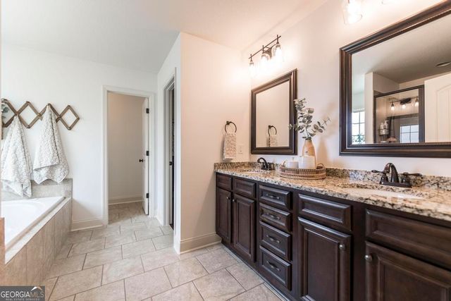261 Hathersage Drive, Kathleen, GA 31047