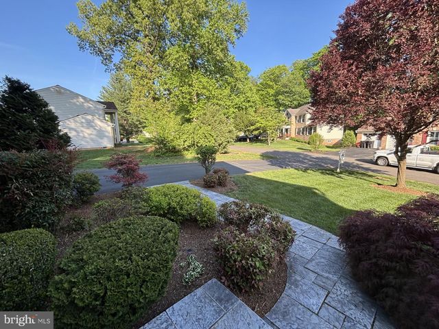12822 WILLOW GLEN CT, Herndon, VA 20171