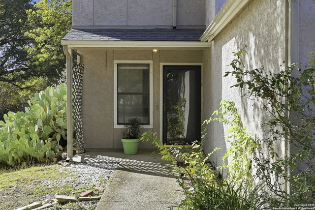 8702 Stream Cir, San Antonio, TX 78250