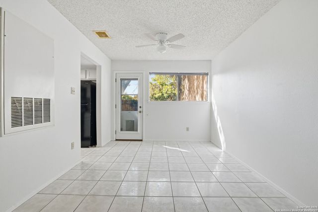 8702 Stream Cir, San Antonio, TX 78250