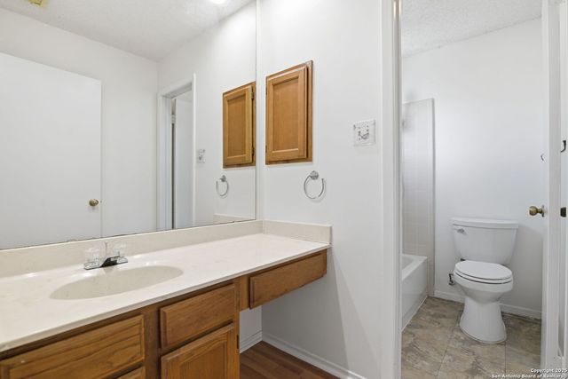 8702 Stream Cir, San Antonio, TX 78250