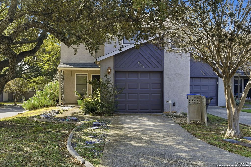 8702 Stream Cir, San Antonio, TX 78250