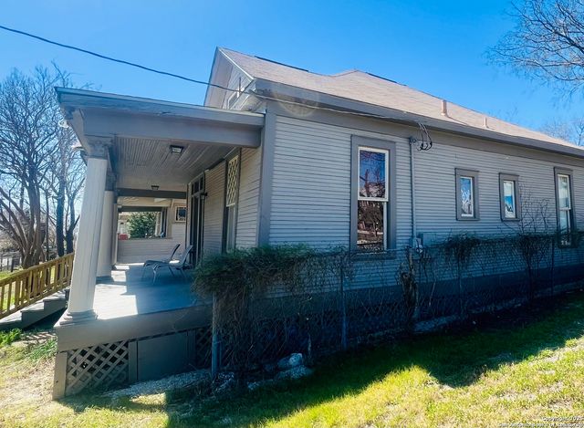 411 Blanco Rd, San Antonio, TX 78212