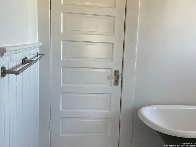 411 Blanco Rd, San Antonio, TX 78212