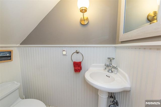 35 Brookside Avenue, Caldwell, NJ 07006