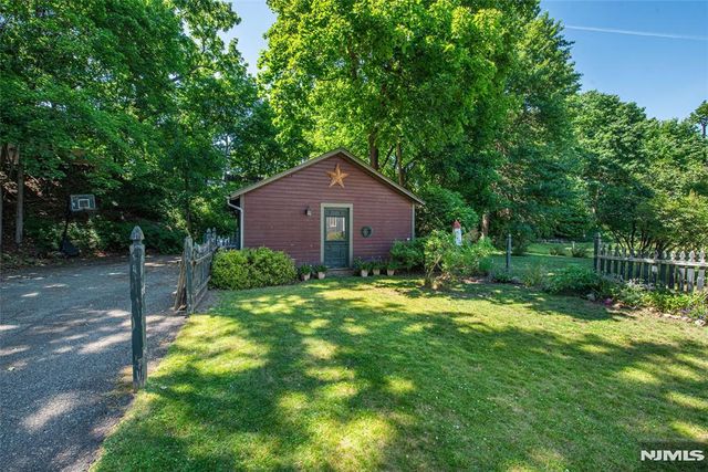 35 Brookside Avenue, Caldwell, NJ 07006