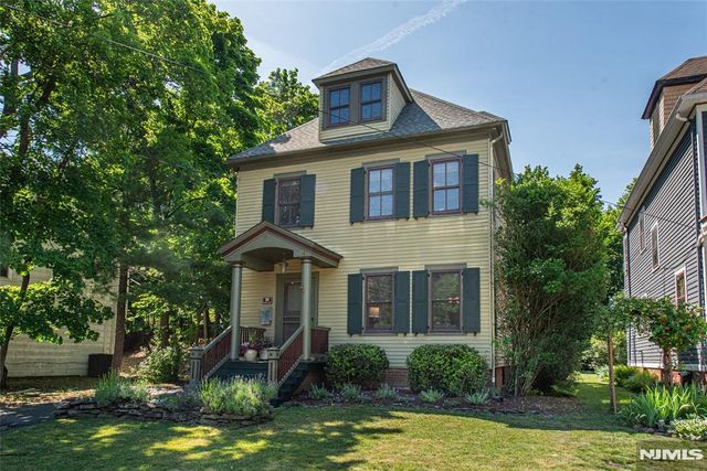 35 Brookside Avenue, Caldwell, NJ 07006