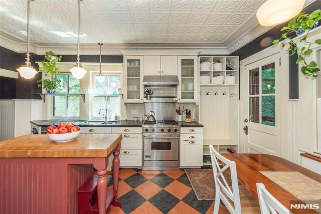 35 Brookside Avenue, Caldwell, NJ 07006