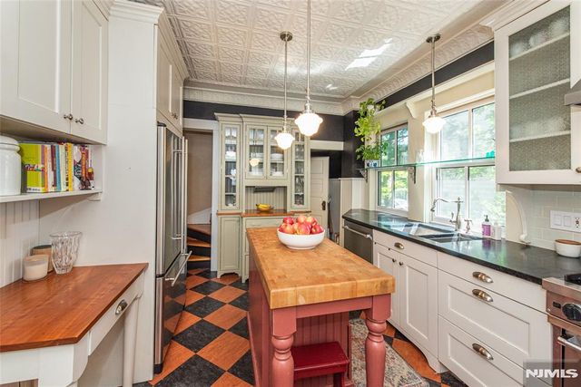 35 Brookside Avenue, Caldwell, NJ 07006