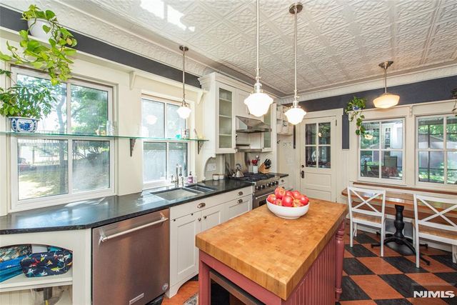 35 Brookside Avenue, Caldwell, NJ 07006