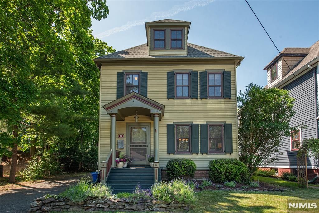 35 Brookside Avenue, Caldwell, NJ 07006