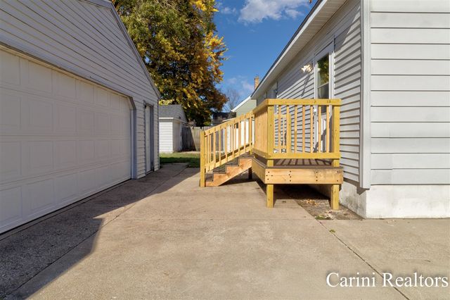 3383 Flamingo Avenue, Wyoming, MI 49509