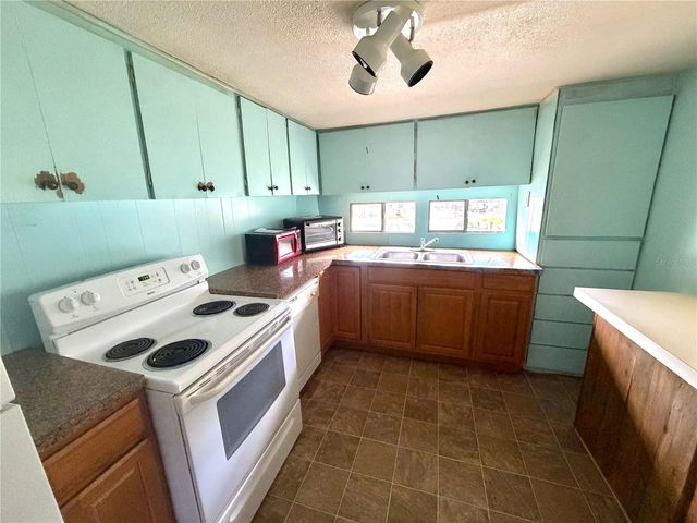 5405 MOBILE DRIVE, Seffner, FL 33584