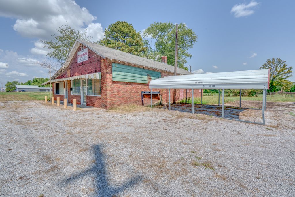 Image 2 of property listing at 1512 S 10th Street, Mt Vernon, IL 62864