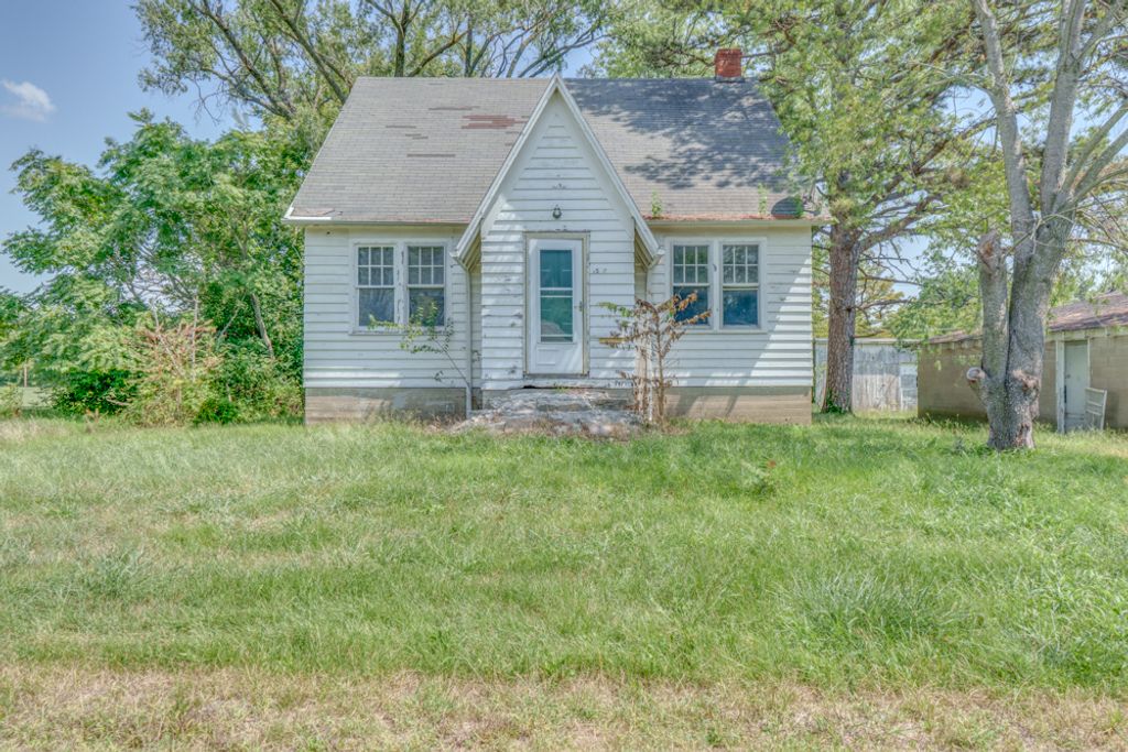 Image 10 of property listing at 1512 S 10th Street, Mt Vernon, IL 62864