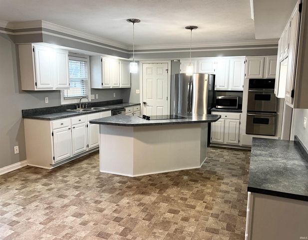 8545 Greendale Drive, Evansville, IN 47711