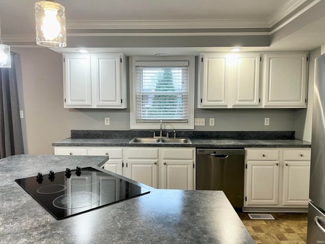 8545 Greendale Drive, Evansville, IN 47711