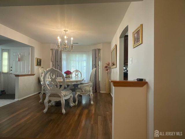 17 Tuthill Court, Sayreville, NJ 08872