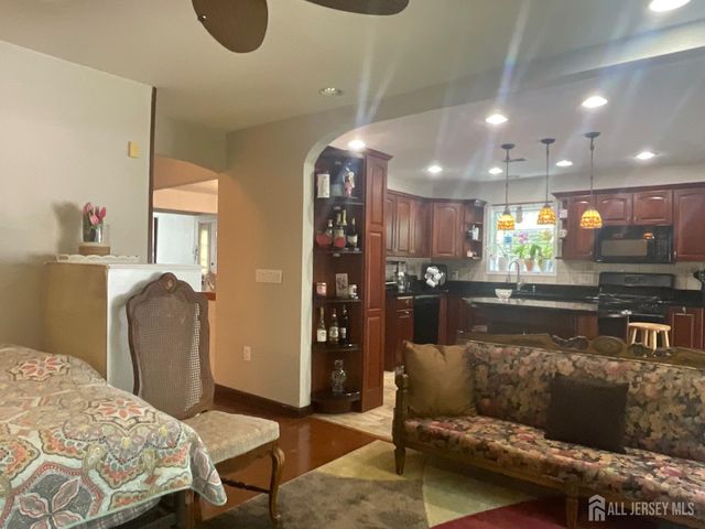 17 Tuthill Court, Sayreville, NJ 08872