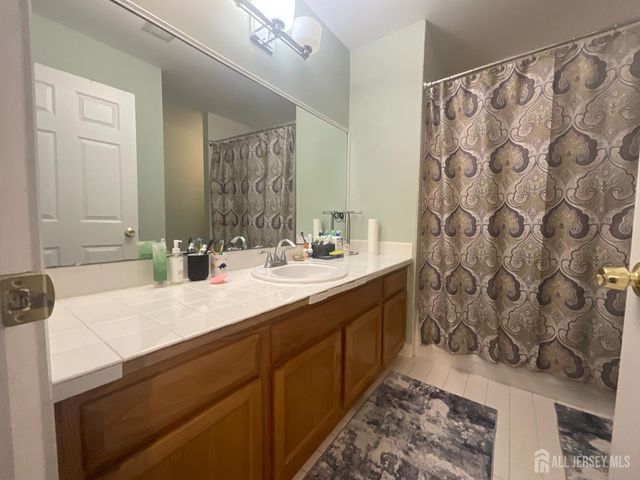 17 Tuthill Court, Sayreville, NJ 08872